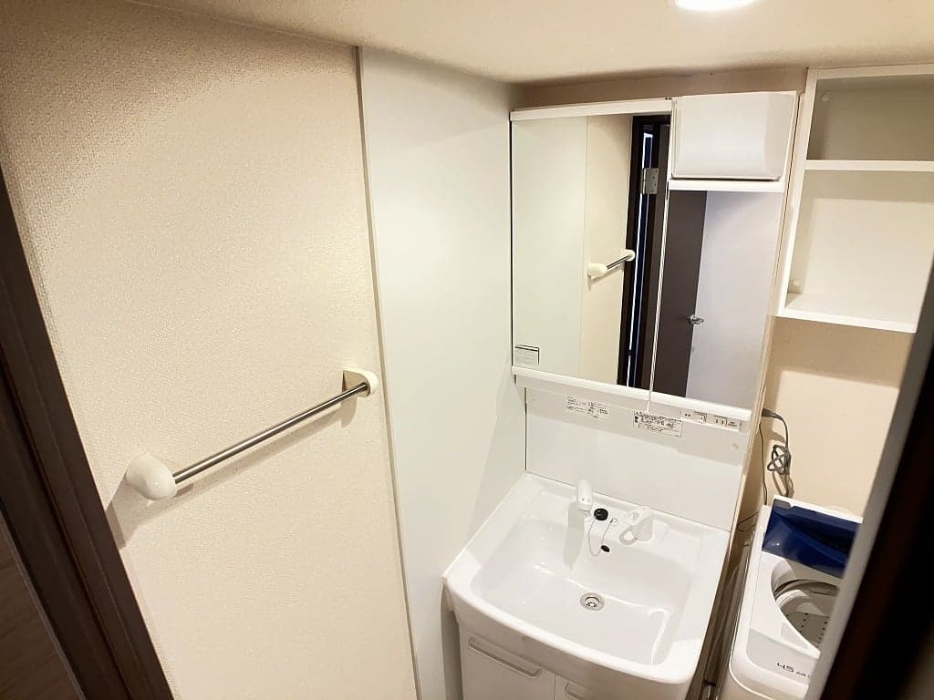 Room image 8