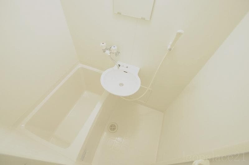 Room image 9
