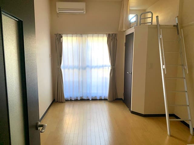 Room image 11