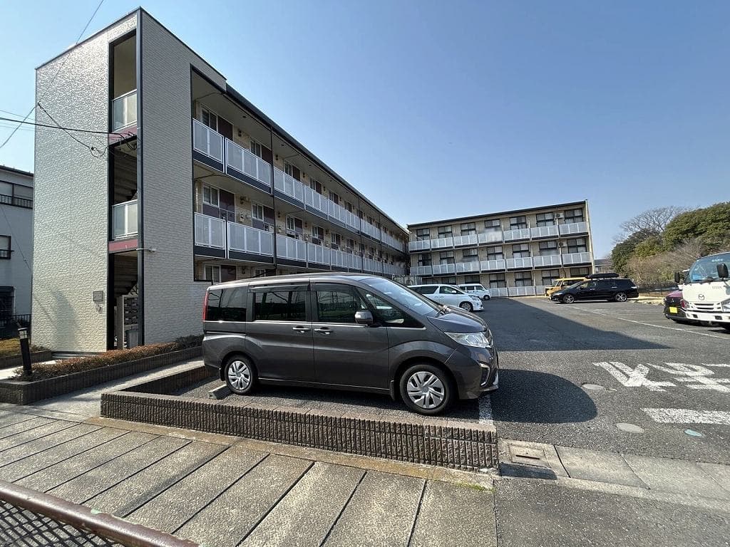 Main exterior of leopalace Grand Plus