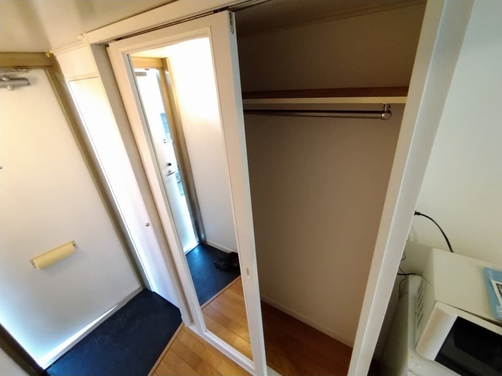 Room image 10