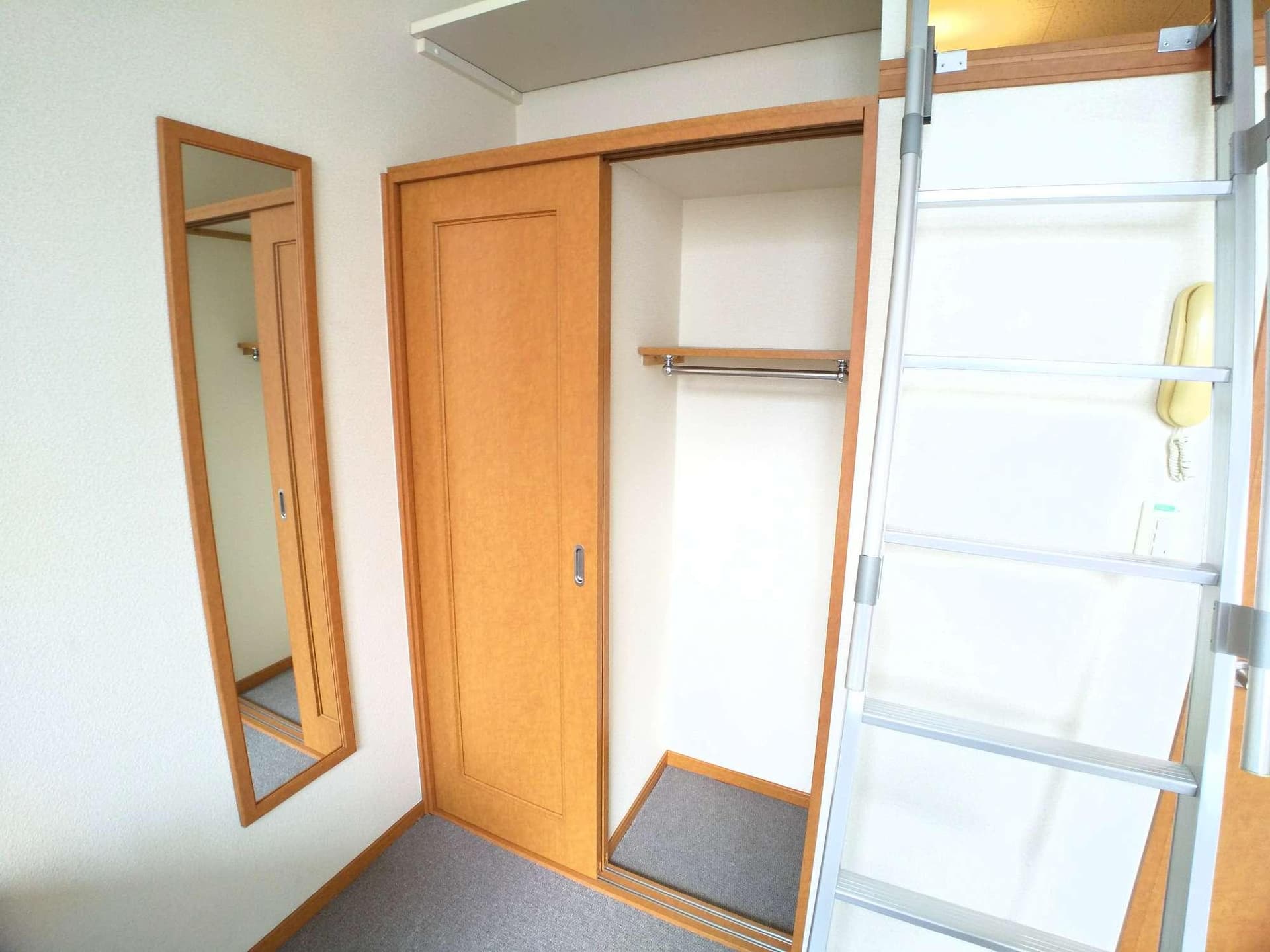 Room image 12