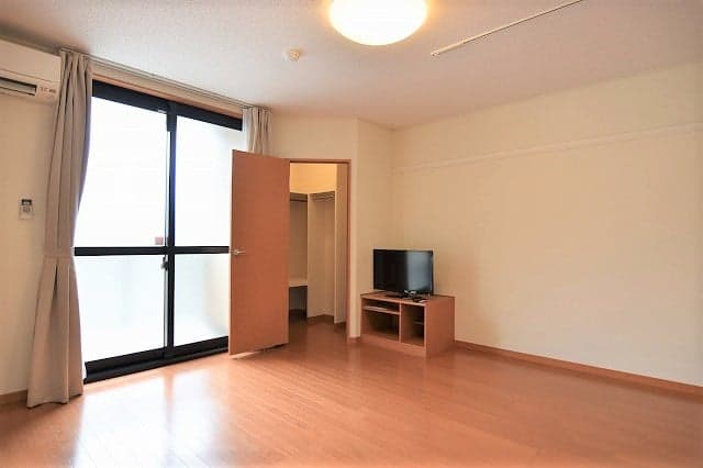 Room image 10