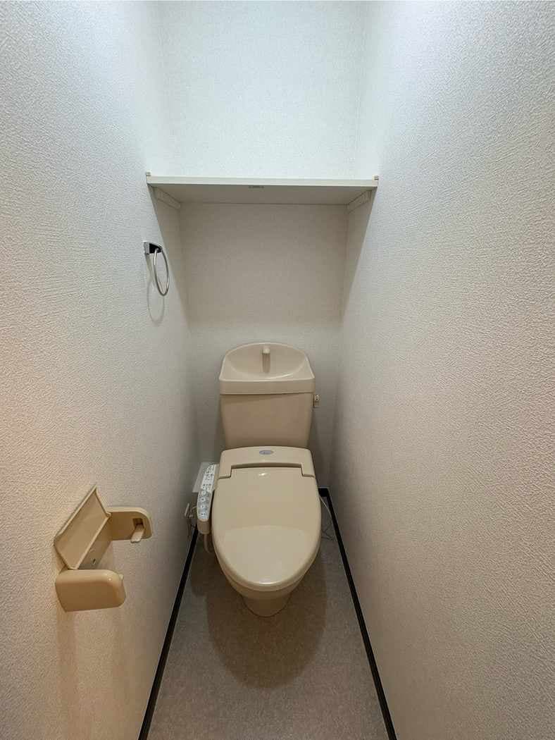 Room image 15