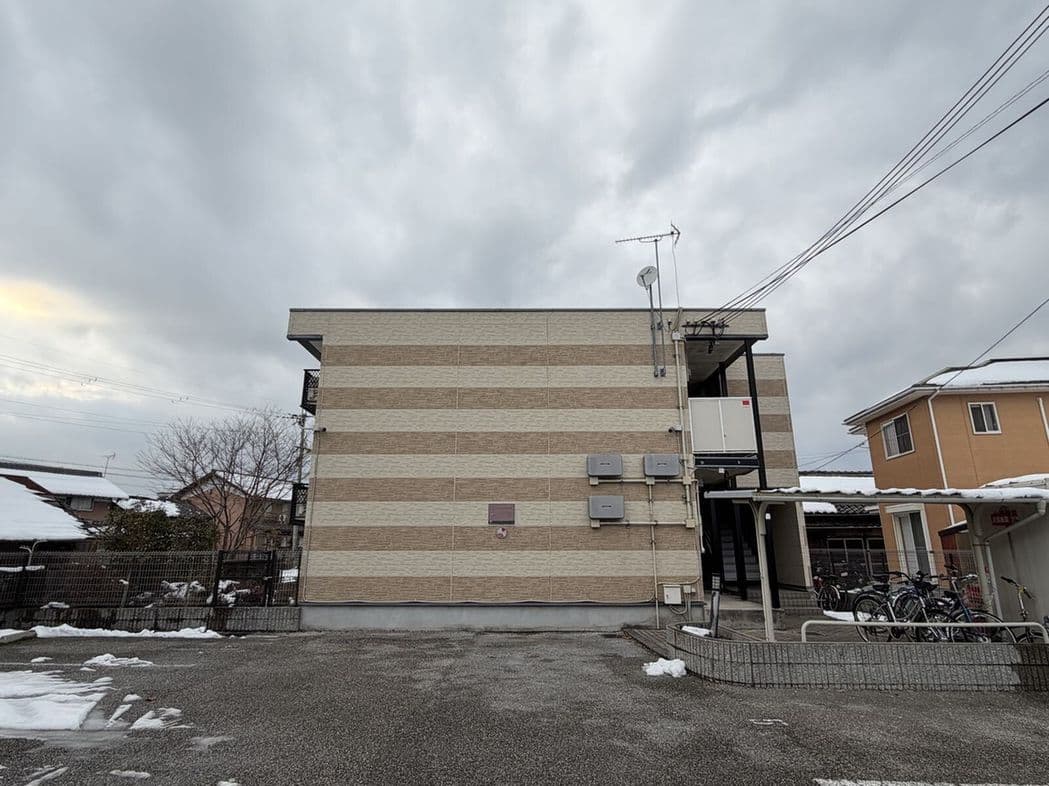Main exterior of leopalace Crossroad Sakaemachi