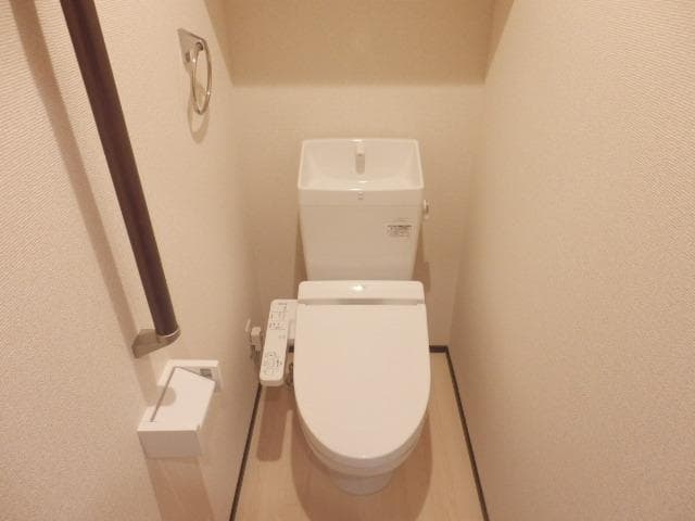 Room image 16