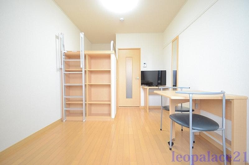 Room image 9