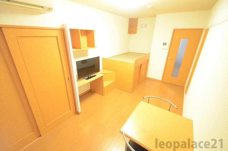 Room image 8