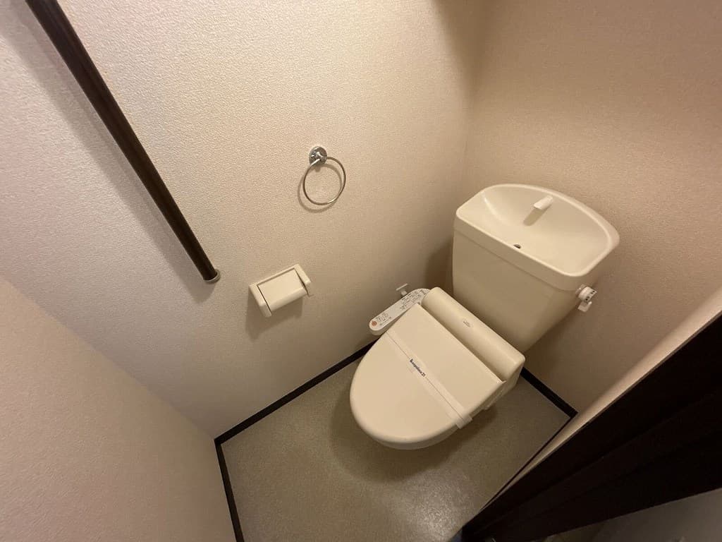 Room image 8