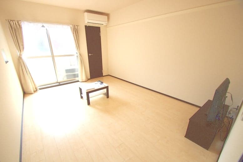 Room image 15
