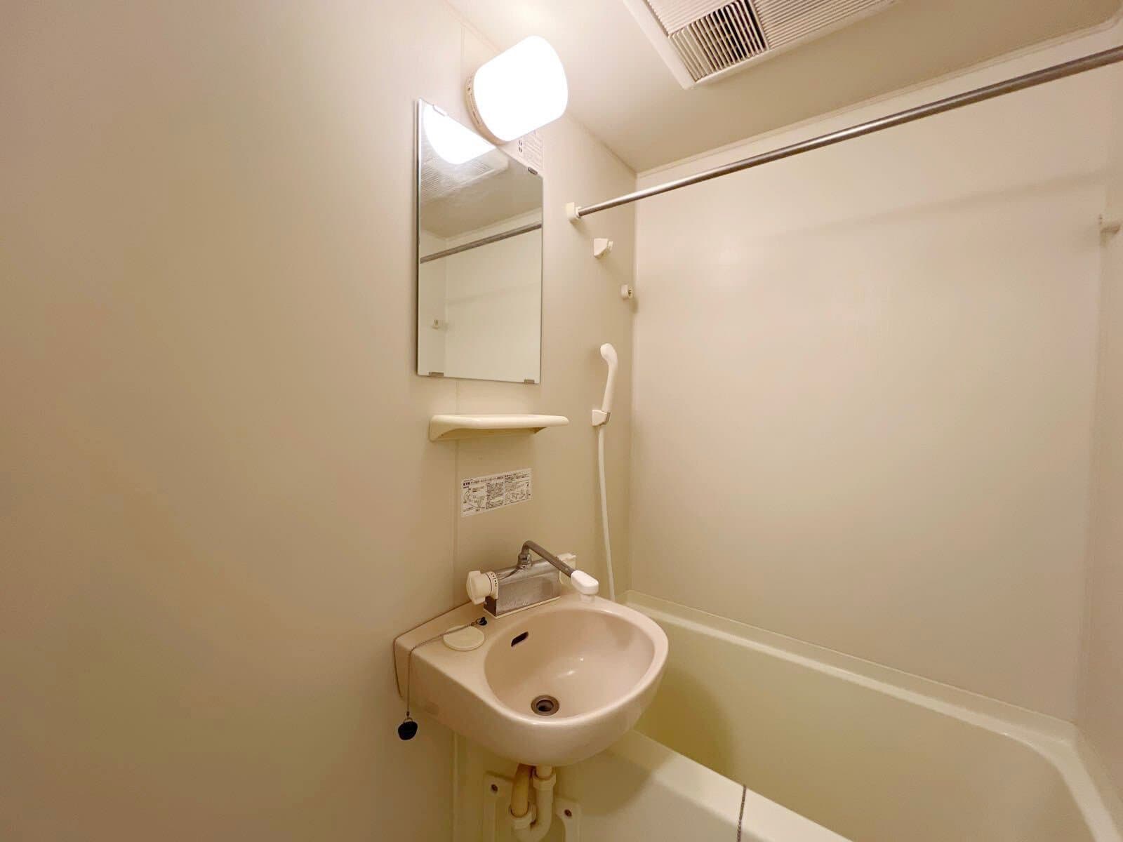 Room image 8