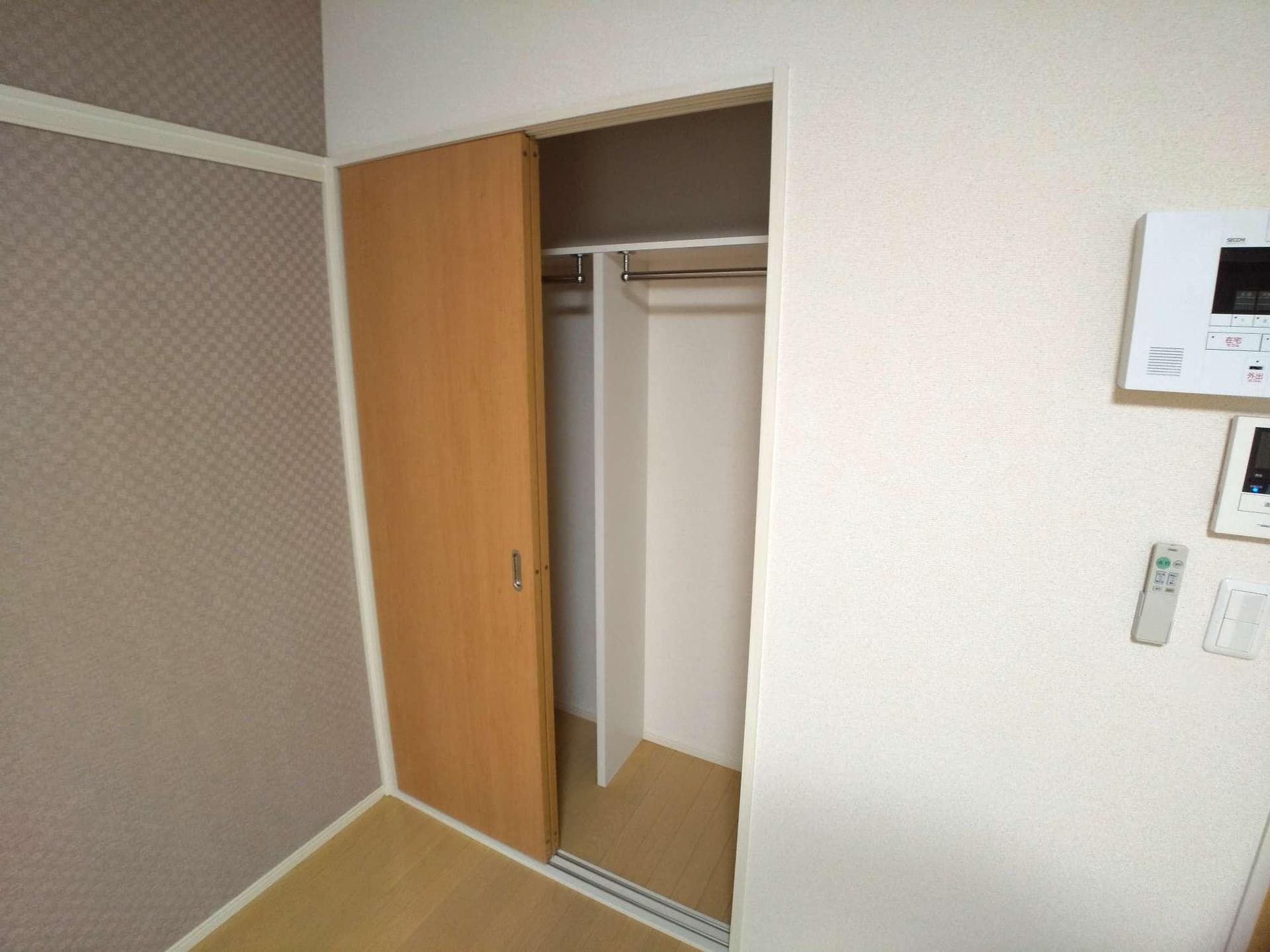 Room image 12