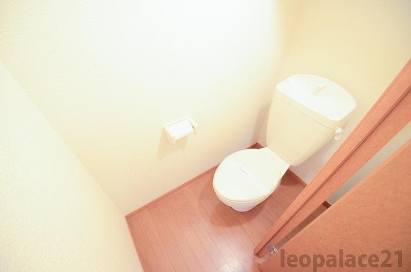 Room image 8