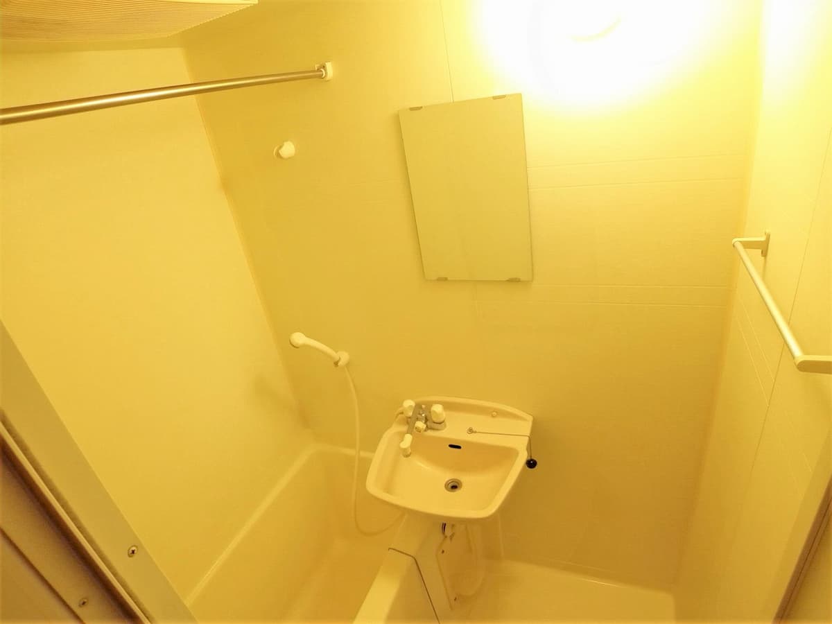 Room image 8