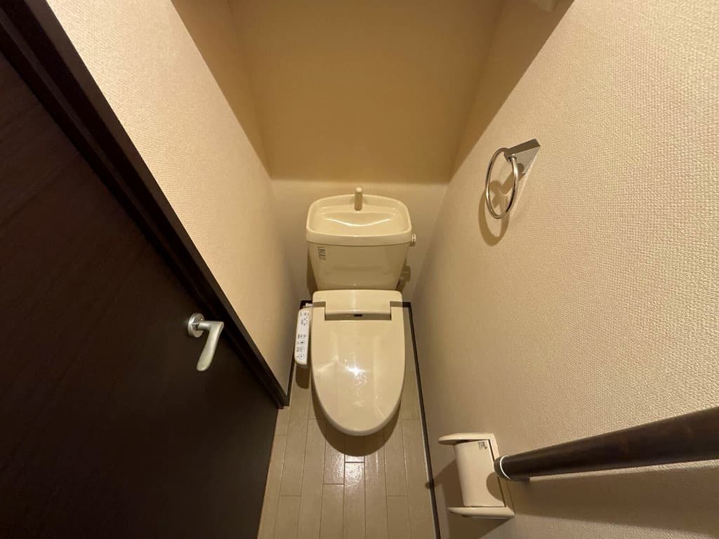 Room image 8