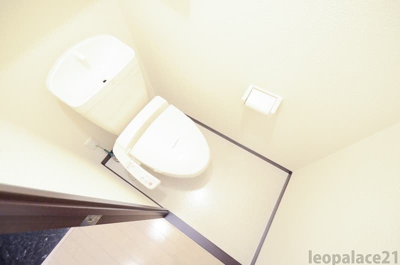 Room image 9