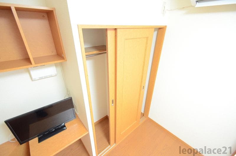 Room image 8