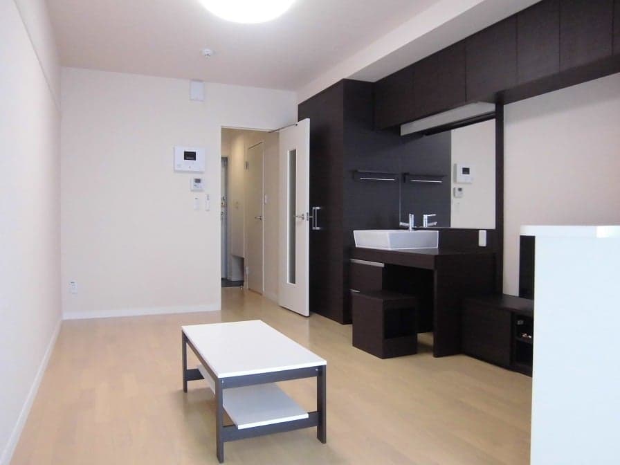 Preview interior of LEONEXT Pale Fleur