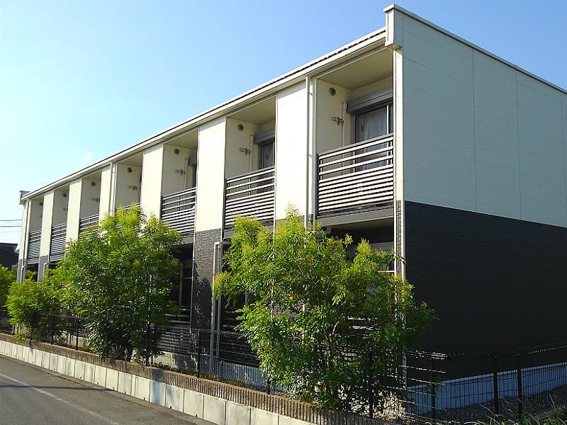 Main exterior of LEONEXT Sever