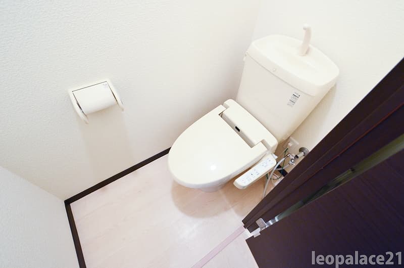 Room image 8