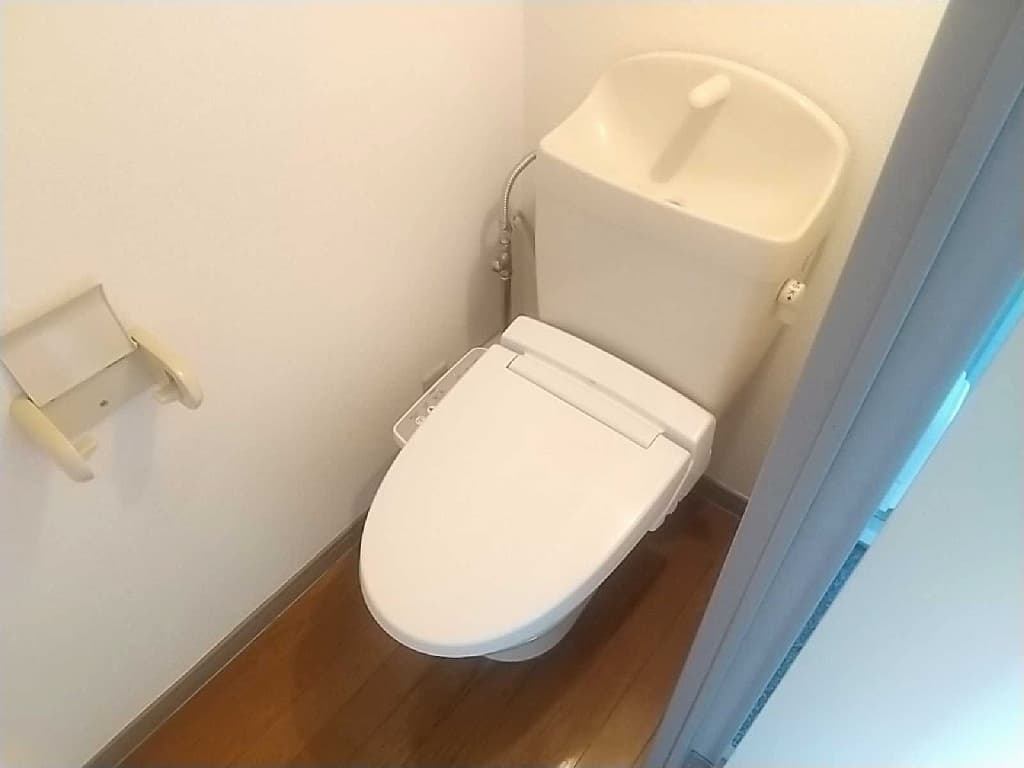 Room image 8
