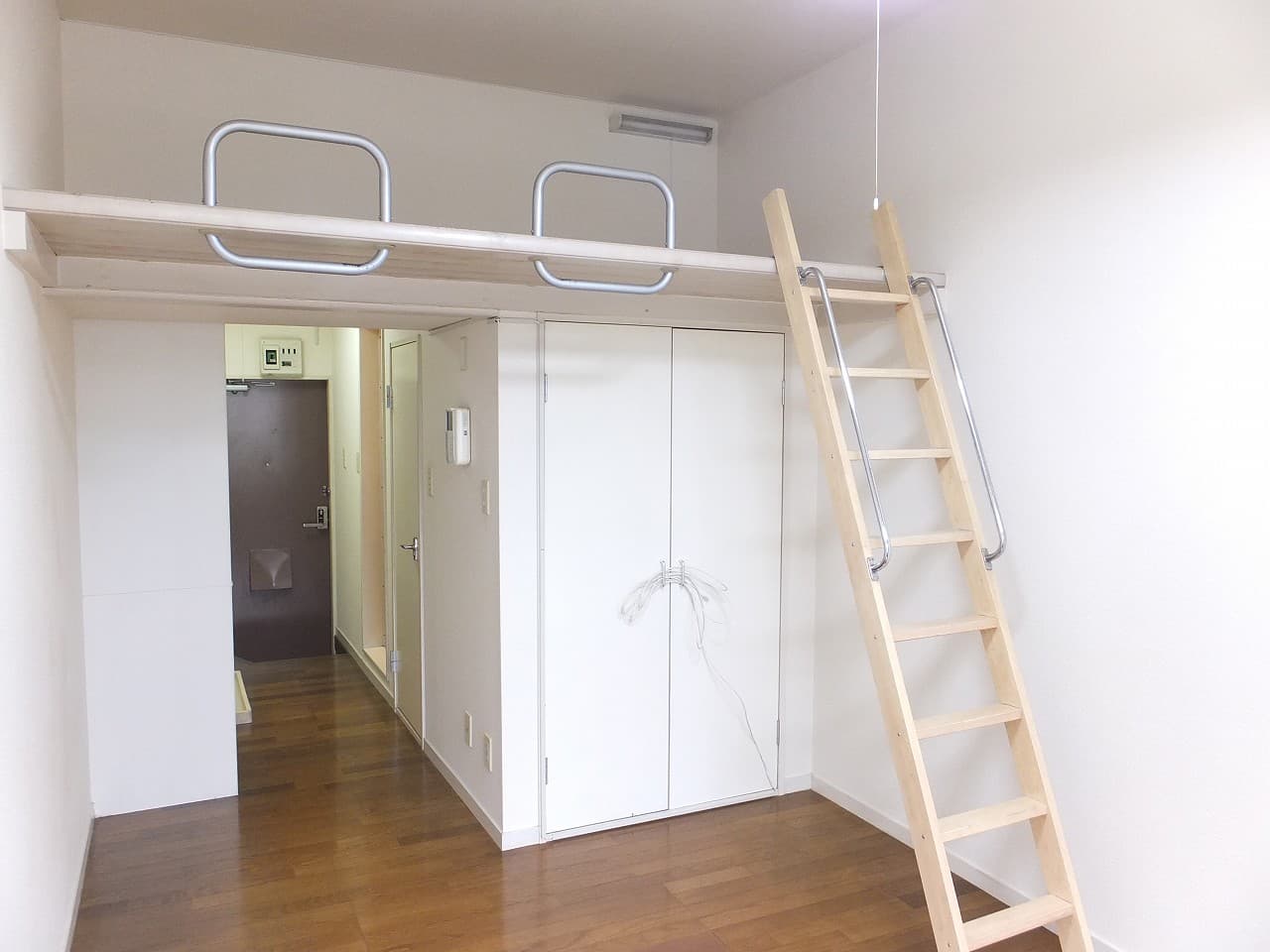 Room image 9