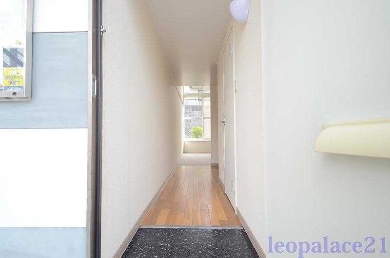 Room image 12