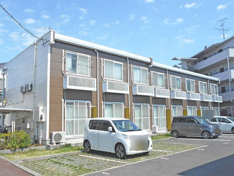 Main exterior of leopalace cross wing