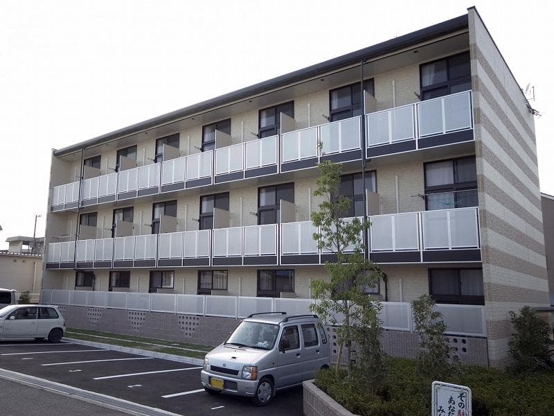 Main exterior of leopalace Plenty Ootori