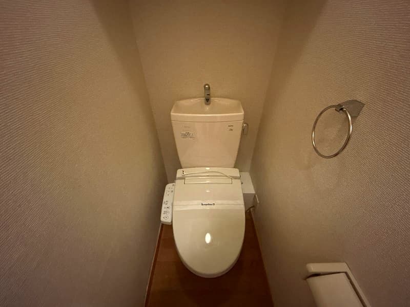 Room image 8