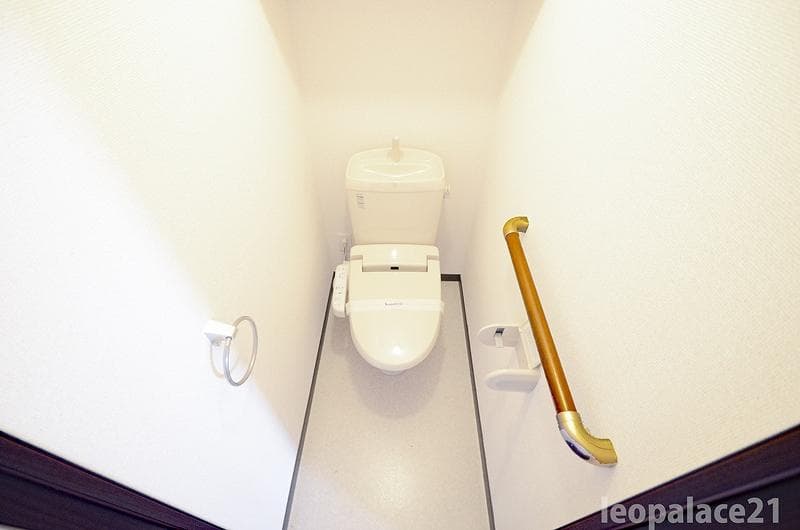 Room image 16