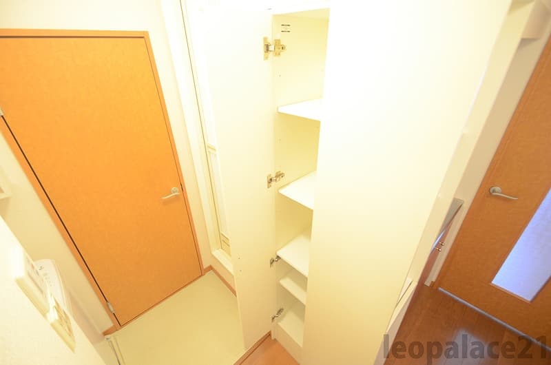Room image 12