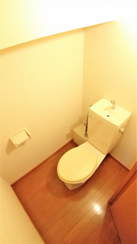 Room image 8