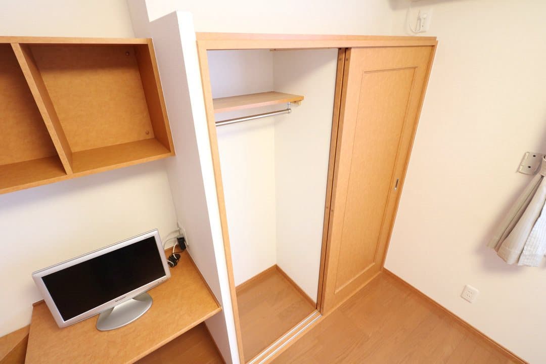 Room image 8