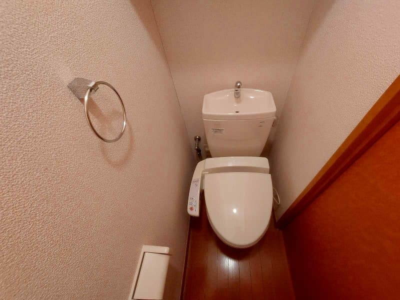 Room image 8