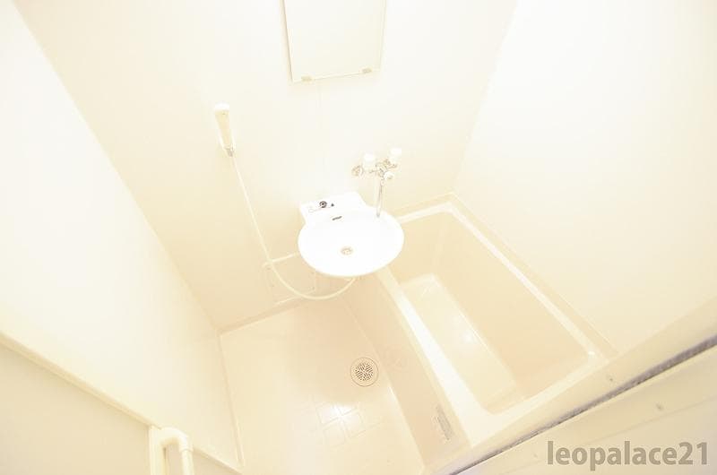 Room image 8