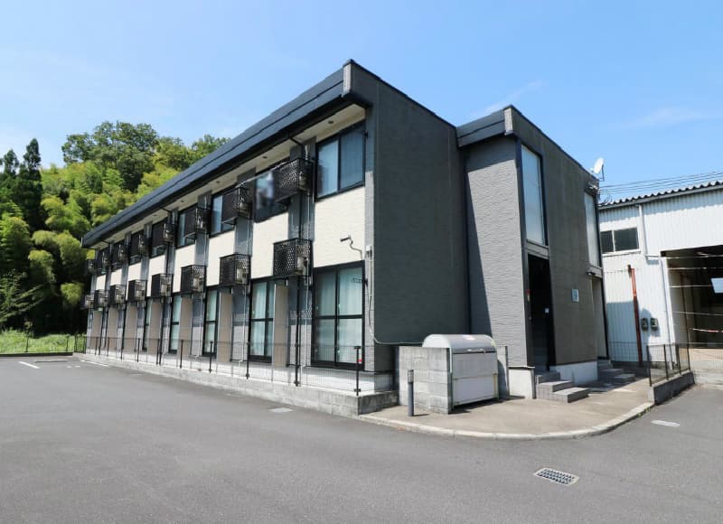 Main exterior of leopalace Merci Ichiba