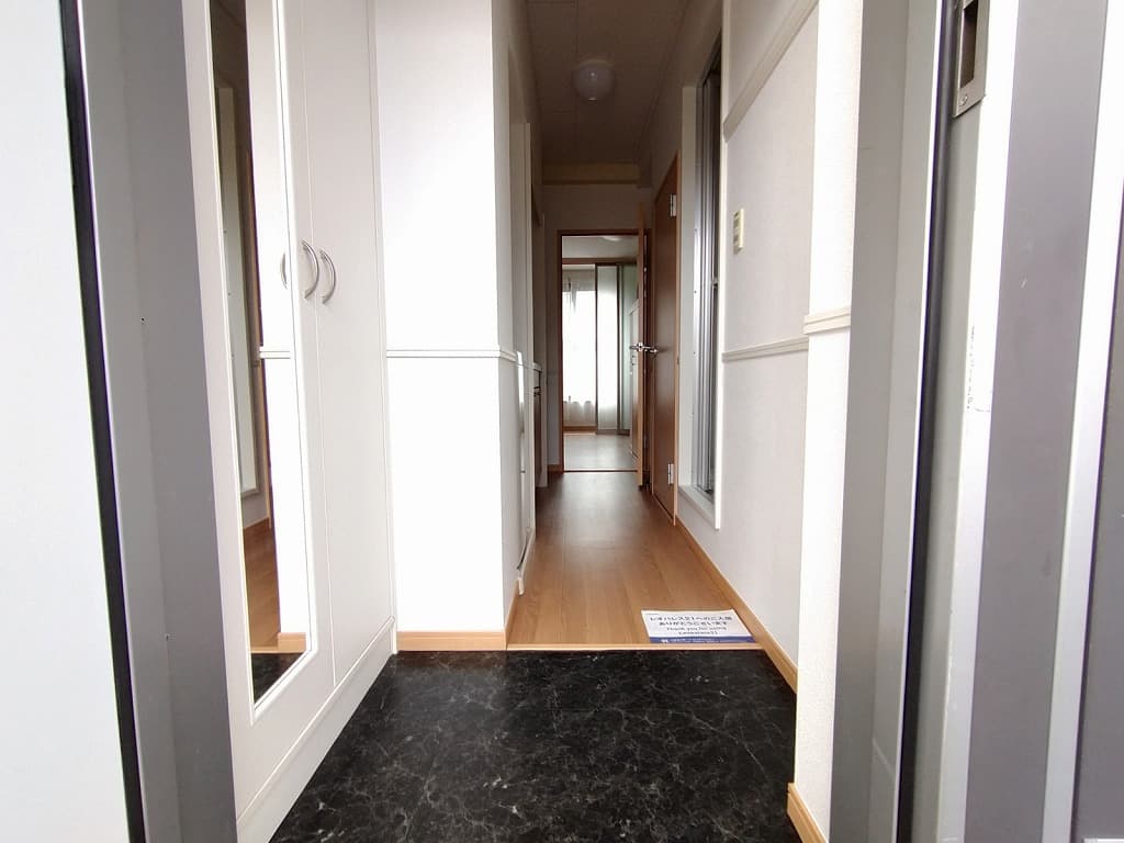 Room image 11