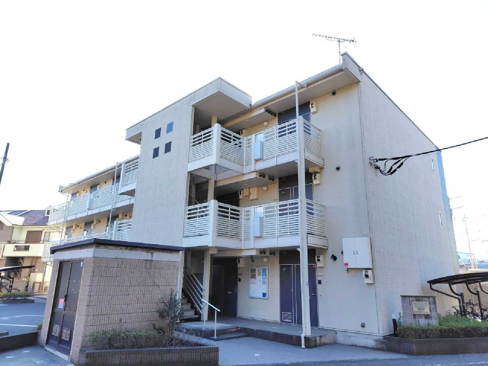 Main exterior of LEONEXT Sei