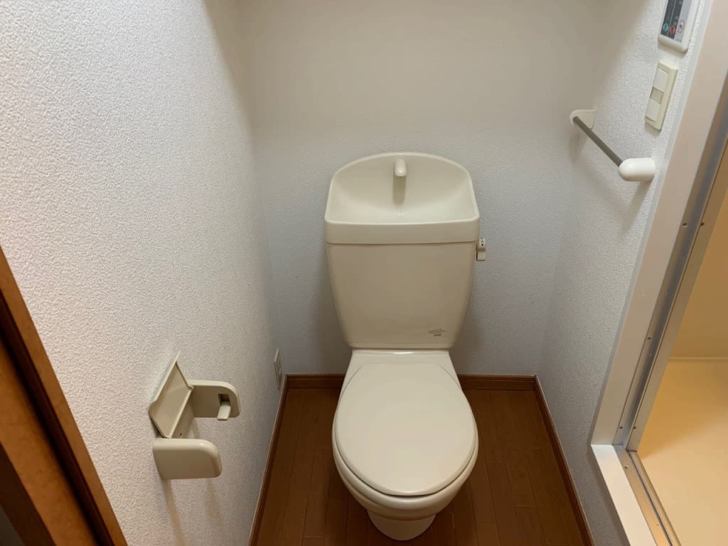 Room image 8