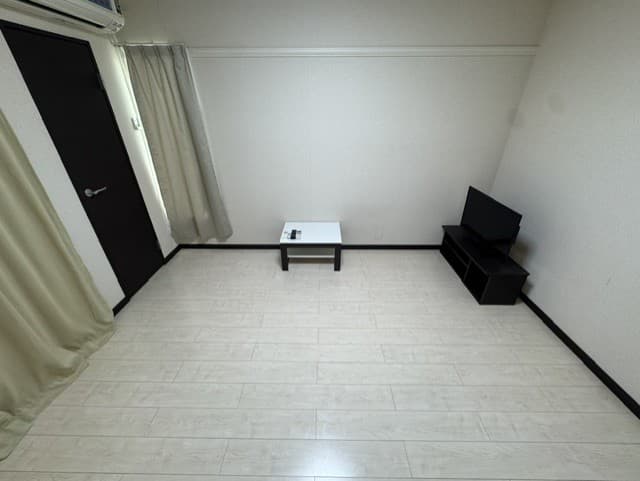 Room image 13