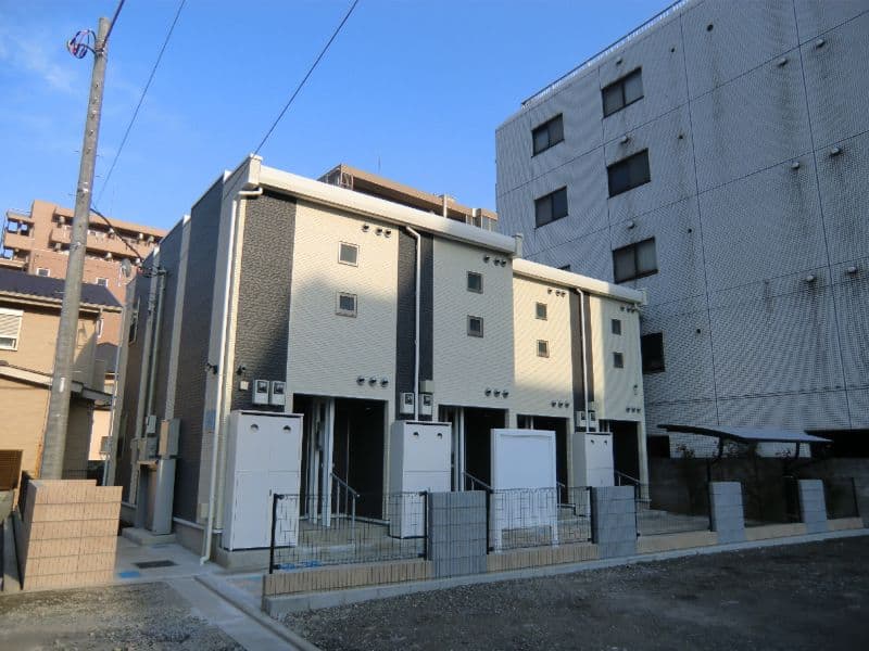 Main exterior of LEONEXT Hanamizuki