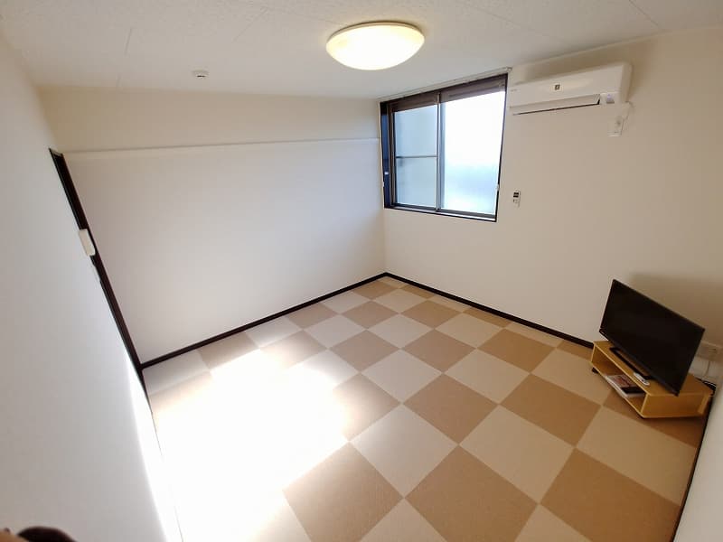 Preview interior of LEONEXT Dear Berge II
