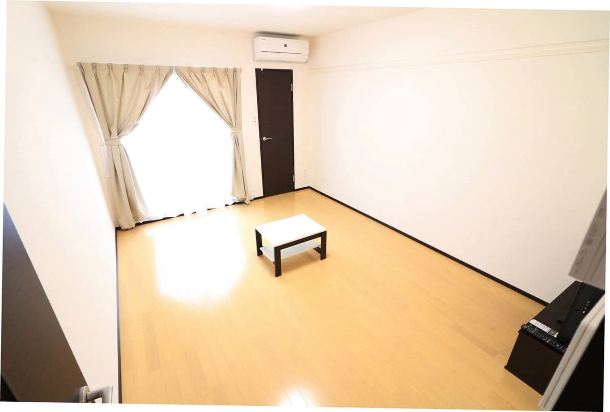 Preview interior of LEONEXT East Town Yoza