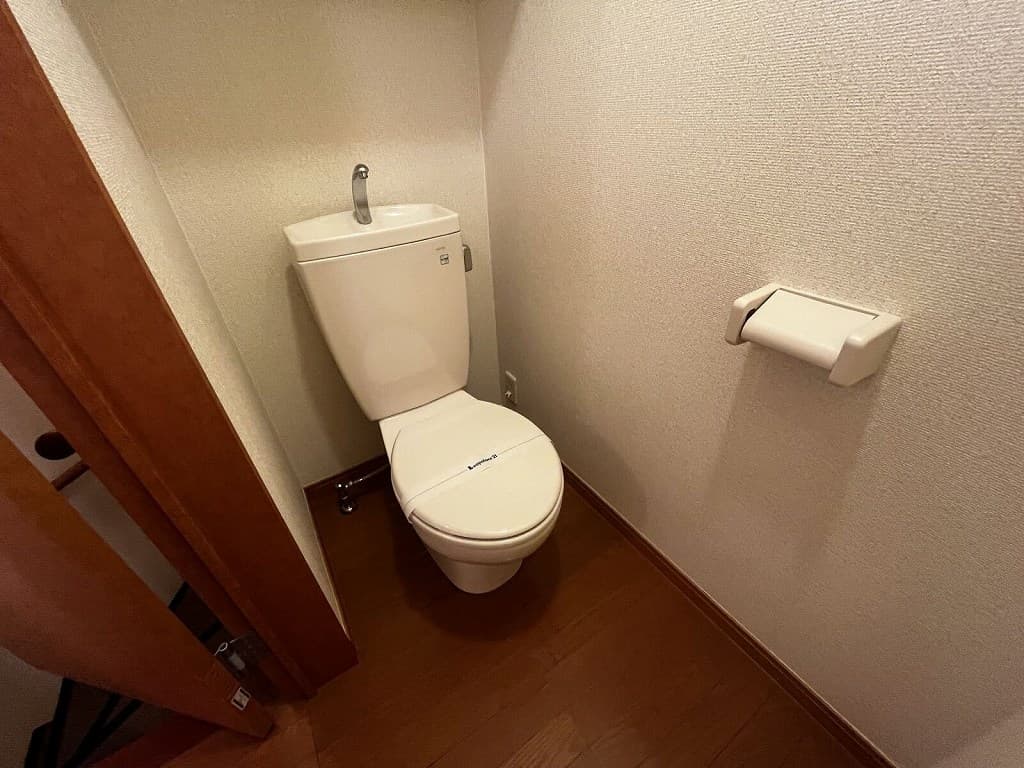 Room image 8