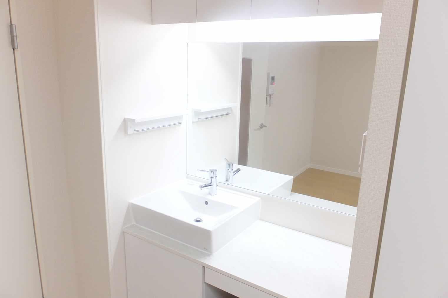 Room image 13