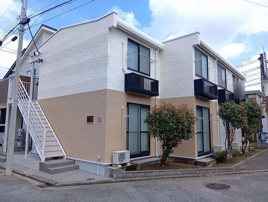 Main exterior of leopalace Riverside Saku