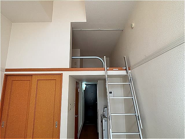Room image 8