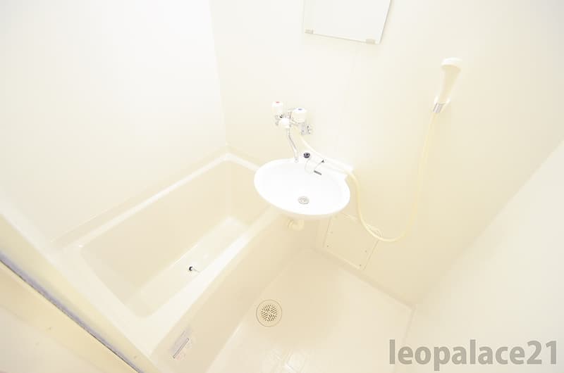 Room image 8