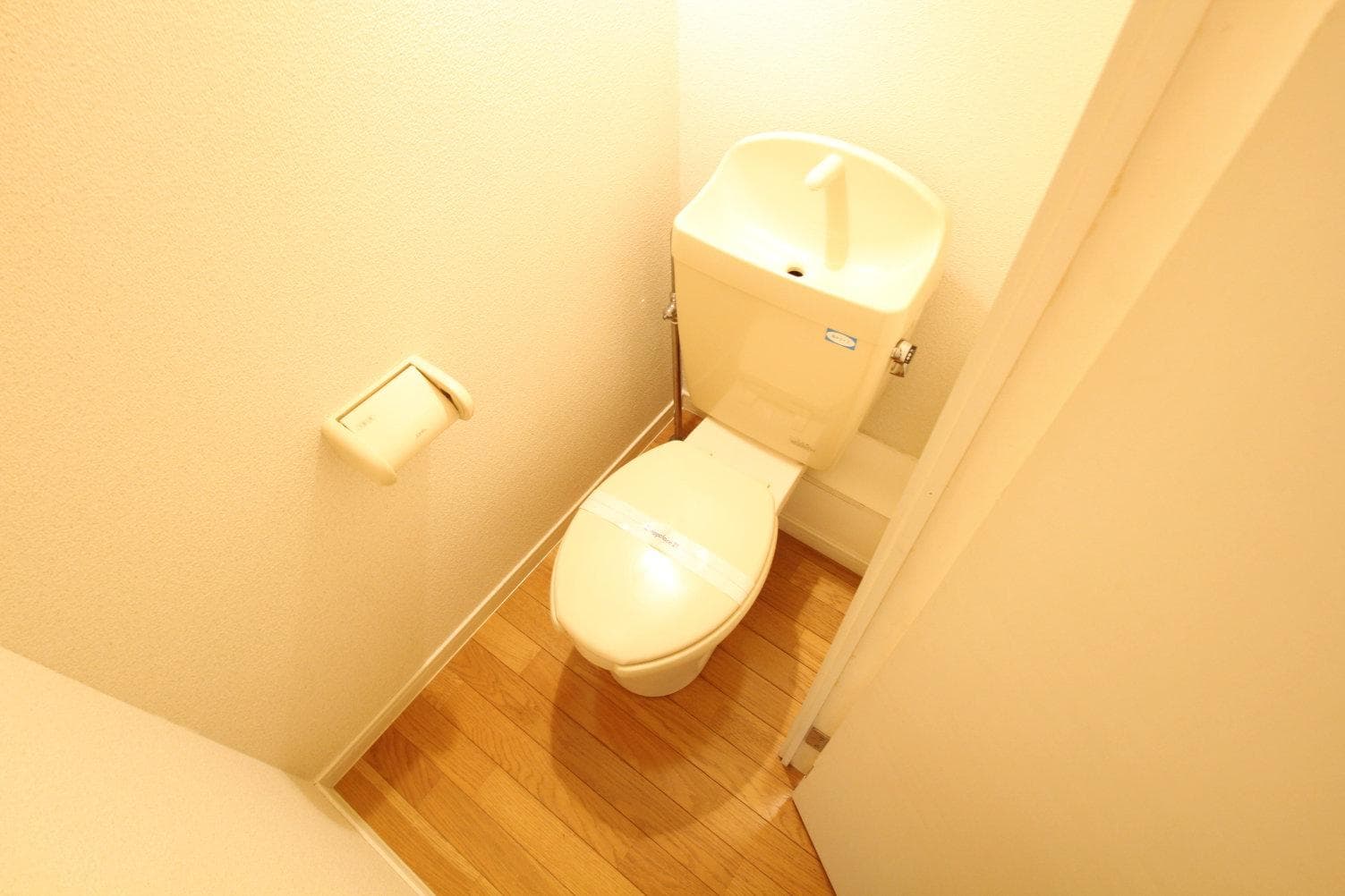 Room image 16